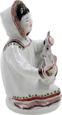 Скульптурная композиция «Якутка с севрюгой»